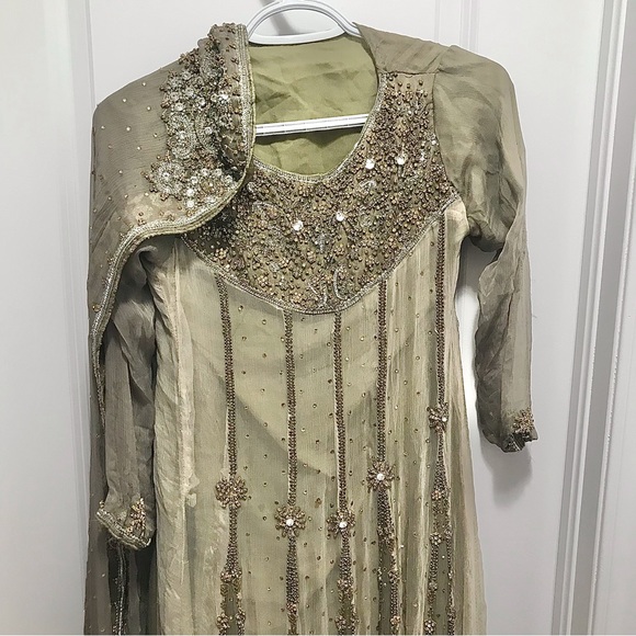 Formal Pakistani 3 Piece Maxi Dress/Churidar Pajama/Dupatta Green/Silver/Gold - Picture 3 of 16